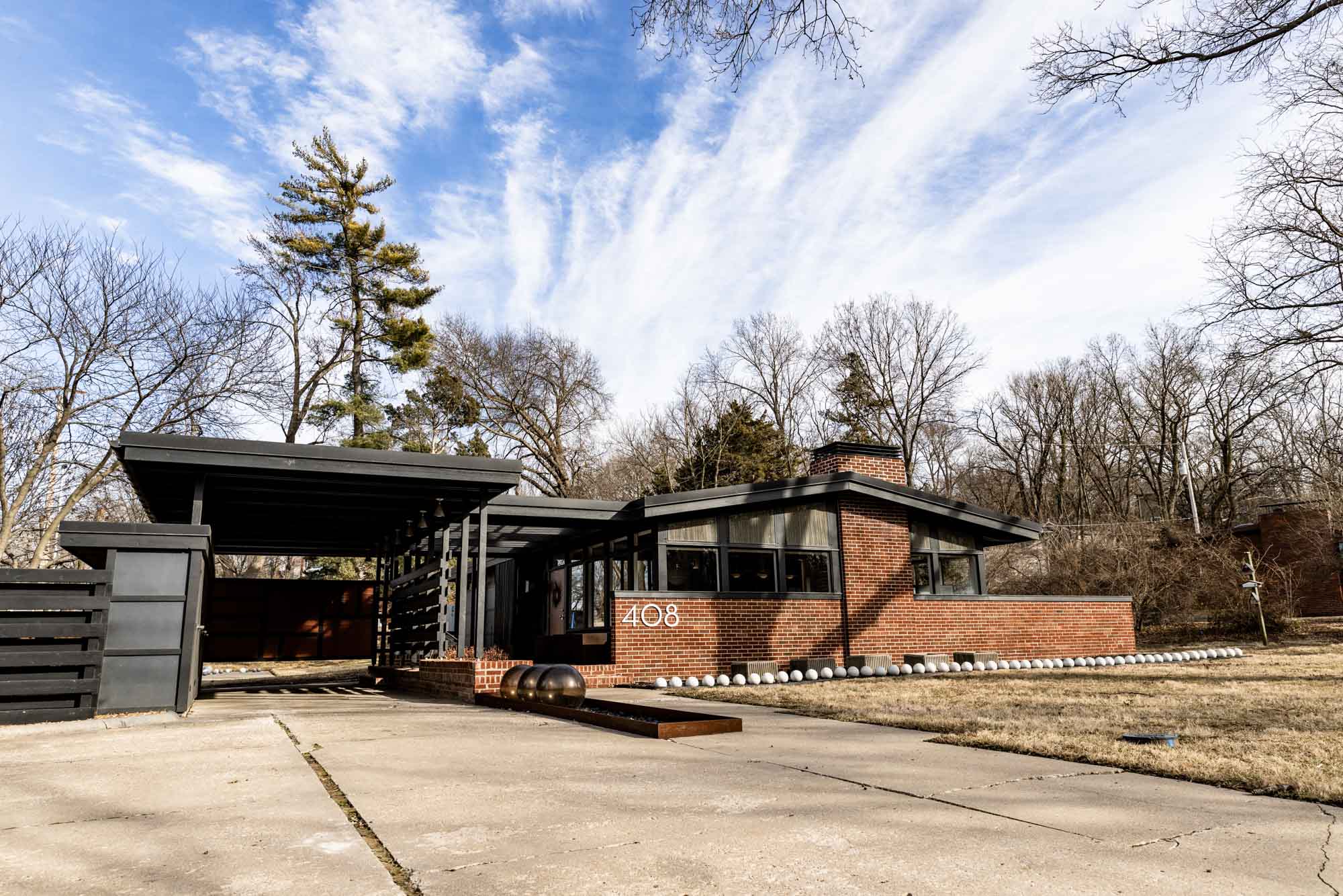 photo of a modern home constructed by Hoke Ley to feature on architecture company websites